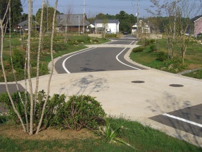 ゆるやかにカーブする道